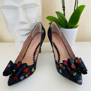 New Betsey Johnson black floral print pointed toe bow heels shoes